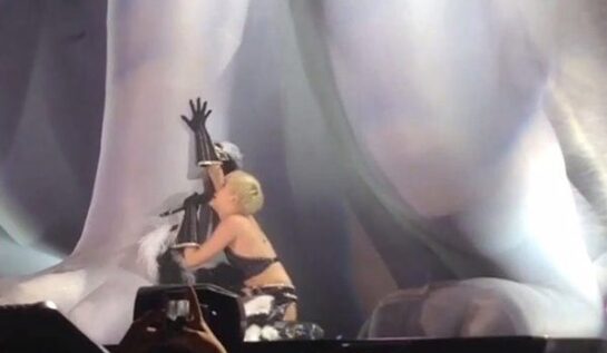 VIDEO Miley Cyrus, în lacrimi la concertul din Brooklyn