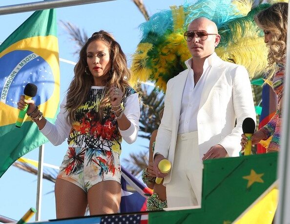 Pitbull şi Jennifer Lopez cântă imnul World Cup 2014