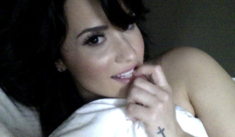 FOTO – Demi Lovato a apărut goală pe Internet