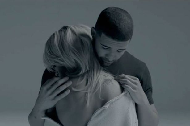 Rihanna şi Drake s-au „iubit” în public