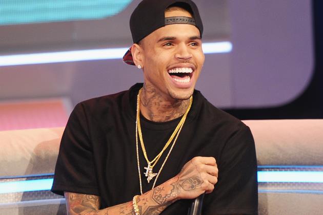 Chris Brown ar putea ajunge la închisoare, dar lansează o piesă nouă!