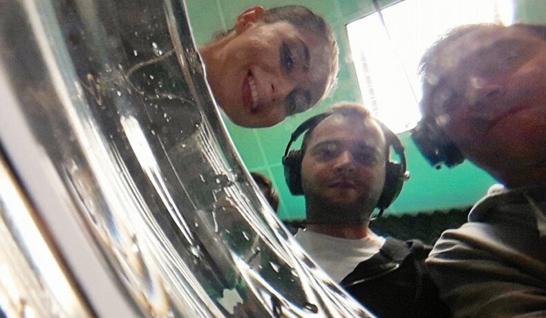 VIDEO Acesta este primul selfie subacvatic din istorie :)