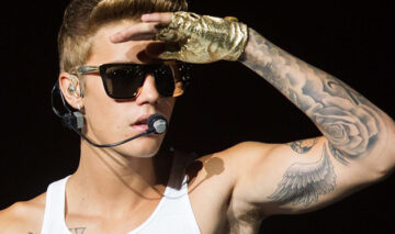 Bieber scoate piese pe bandă rulantă. AUDIO: „We Are Born From This”