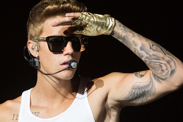 Bieber scoate piese pe bandă rulantă. AUDIO: „We Are Born From This