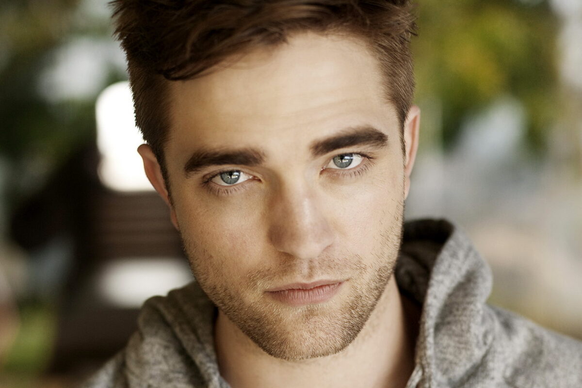 Robert Pattinson a împlinit 28 de ani