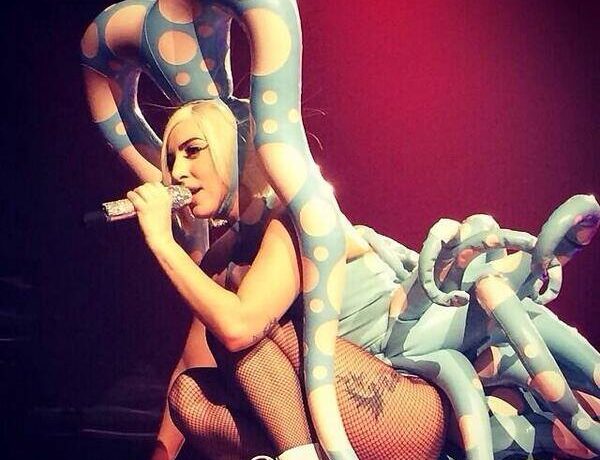 FOTO WOW! Lady Gaga, goală în cadă
