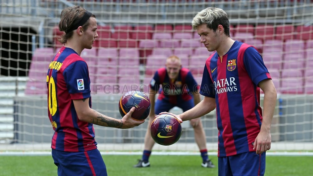 VIDEO | Louis Tomlinson şi Niall Horan de la One Direction au fost fotbalişti la FC Barcelona pentru o zi!
