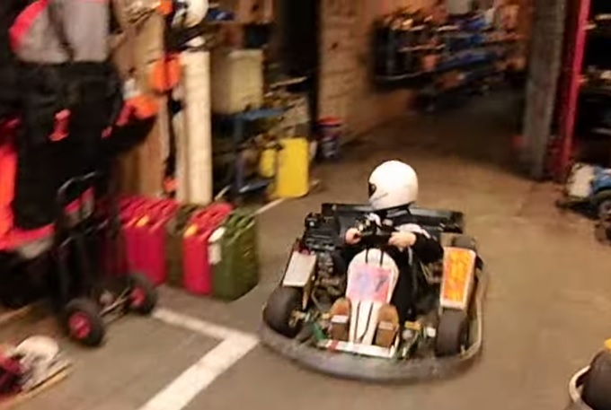 VIDEO VIRAL | Puştiul ăsta parchează kartul „like a boss. Şi Vettel ar putea să ia lecţii de la el!