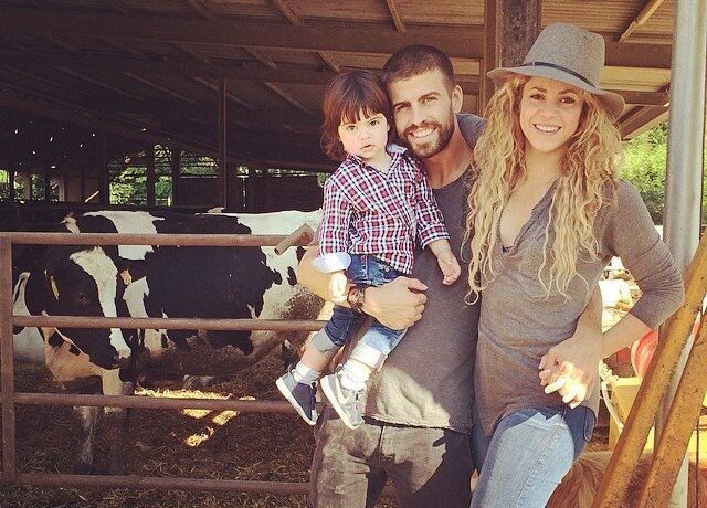 FOTO! Shakira a ajuns la coada vacii :)