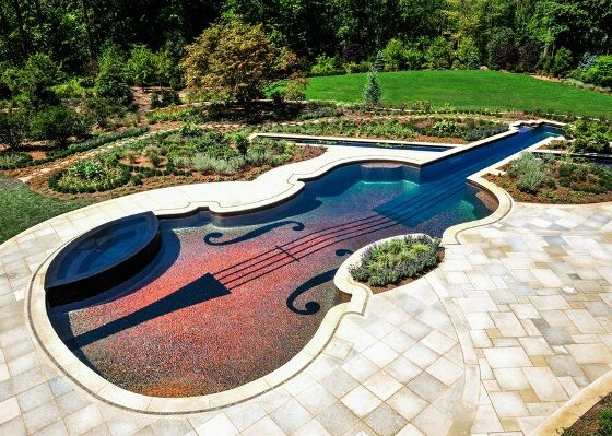 FOTO: Ce tare, piscine în formă de instrumente muzicale!