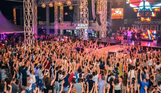 VIDEO BETON | Mii de oameni au dansat în ploaie cu Grasu XXL şi Connect-R la ultimul ZU Party din Mega Discoteca Tineretului