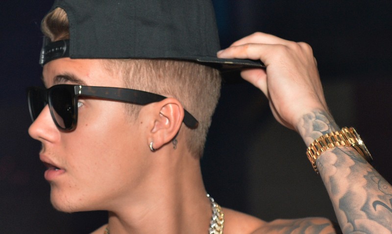 AUDIO | De cine se ascunde Justin Bieber? A scos două piese sub pseudonimul „Bizzle
