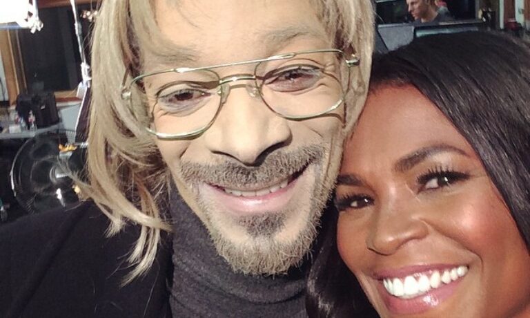 VIDEO WTF | Snoop Dogg o ia pe urmele lui Michael Jackson? S-a făcut alb!