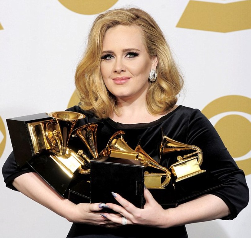 Ascultă două piese noi de la Adele, „Never Gonna Leave You şi „Youll Never See Me Again!