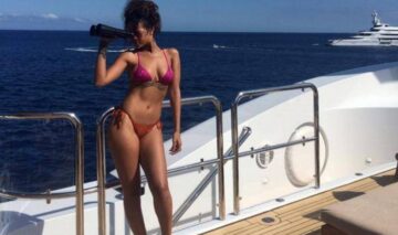 VIDEO HOT | Rihanna dansează în bikini la un party pe yacht