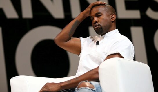 VIDEO OMG!!! Kanye West şi-a pus un fan să se ridice din scaunul cu rotile în timpul unui concert!