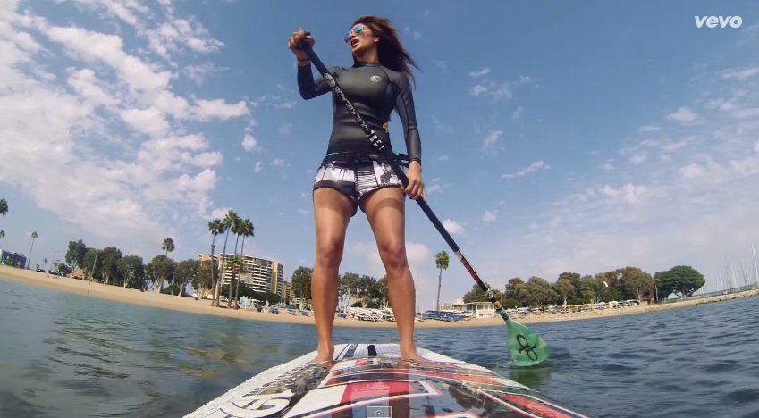 VIDEO: Imagini BETON cu Nicole Scherzinger pe apă