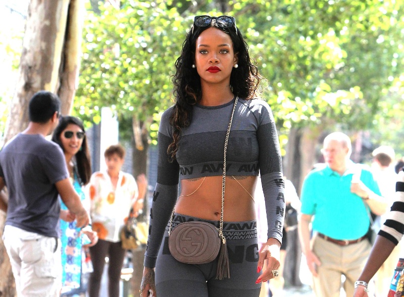 OMG! Rihanna se pregăteşte să-i dea minţile peste cap lui James Bond