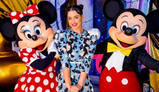 VIDEO OMG | Katy Perry ştie să petreacă „like a boss”. S-a urcat pe bar într-un club