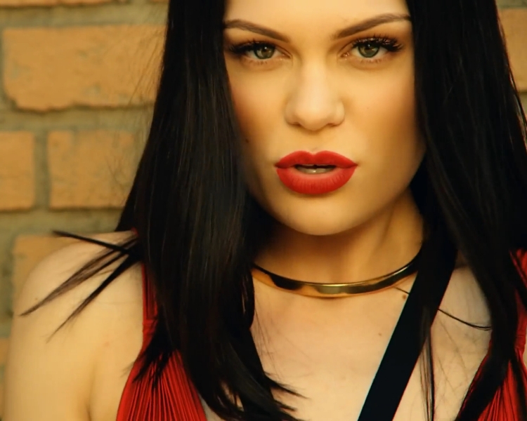 VIDEOCLIP NOU | Jessie J feat. 2 Chainz – ”Burnin’ Up”