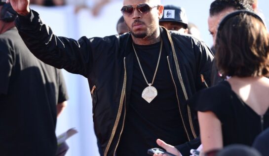 Teoria conspiraţiei, de Chris Brown. Rapper-ul e convins că cineva vrea să ne omoare!