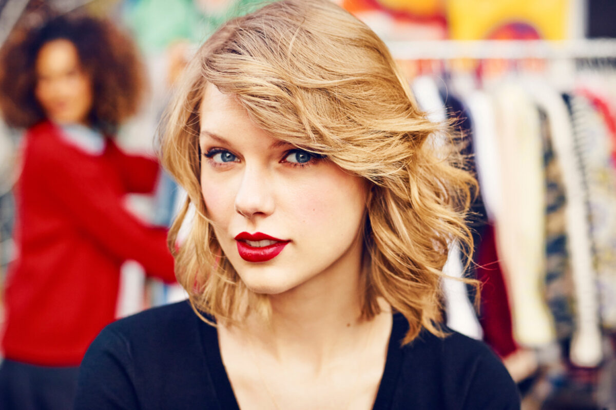 VIDEO FRUMI: Cum se distrează Taylor Swift cu 89 de fani
