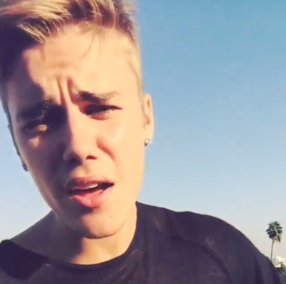 VIDEO: Justin Bieber îi face o serenadă Selenei Gomez?
