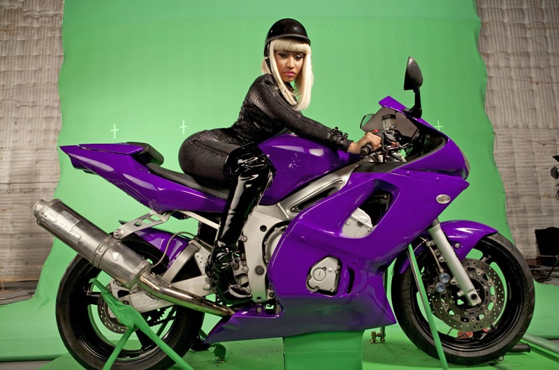 Încă un pictorial HOT cu Nicki Minaj. Uite ce înseamnă de fapt „Anaconda”!