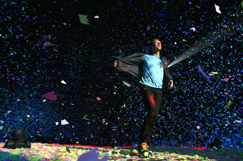 BETON! Coldplay lansează un film!