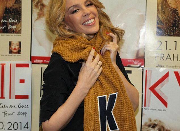 Kylie Minogue, Justin Bieber și Britney Spears poartă fulare identice