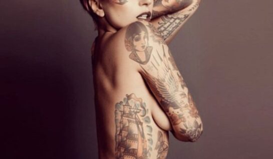 Un artist american tatuează vedetele în Photoshop. Vezi pozele care l-au făcut faimos pe internet!