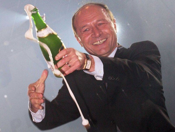 LOL! Cele mai tari urări primite de Traian Băsescu de ziua lui!
