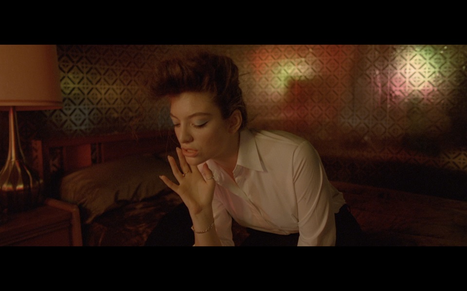 FRESH VIDEO: Lorde a lansat videoclipul piesei „Yellow Flicker Beat