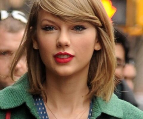 FOTO FRUMI: Taylor Swift e de nerecunoscut pe coperta revistei WONDERLAND
