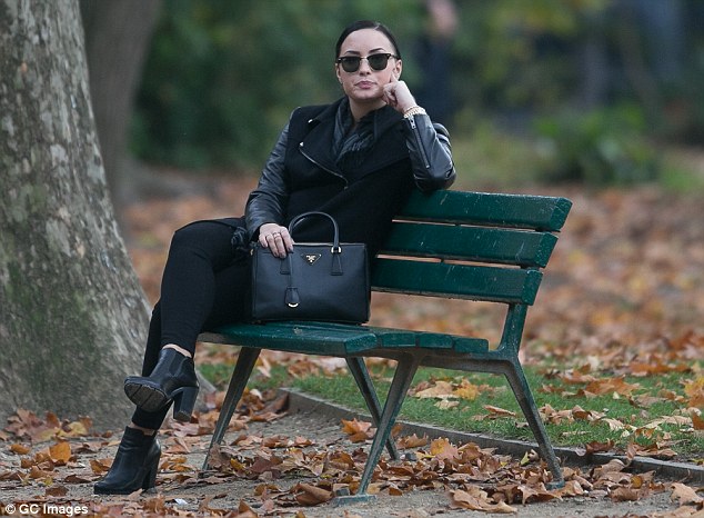 GALERIE FOTO | Demi Lovato a atras toate privirile pe străzile din Paris