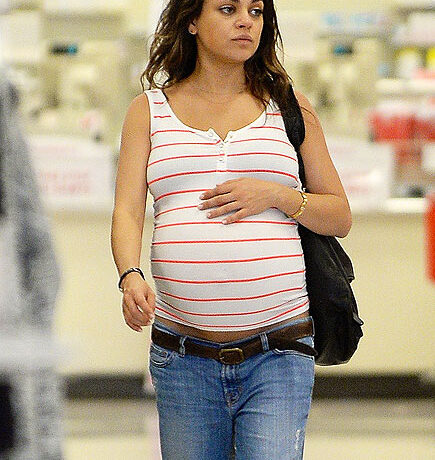 Uite cât de bine arată Mila Kunis la doar 2 luni după ce a născut