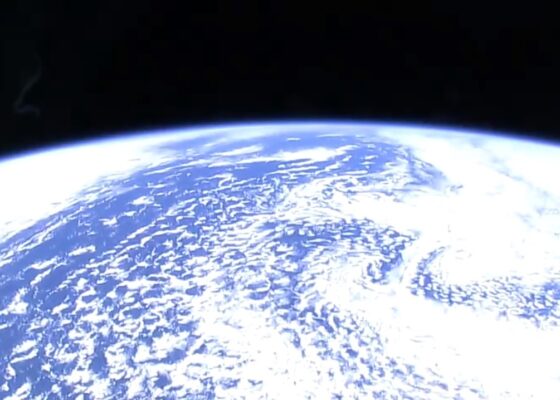 OMG! Știai că poți vedea Pământul din spațiu în timp real? Noi îți spunem cum!