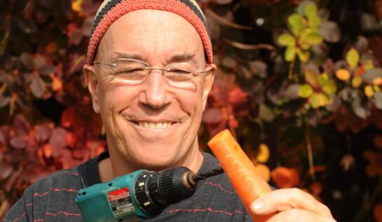 VIDEO OMG | A realizat un clarinet dintr-un… morcov! Ascultă cum sună instrumentul