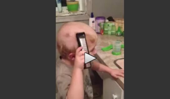 VIDEO LOL | Un copil se rade-n cap!