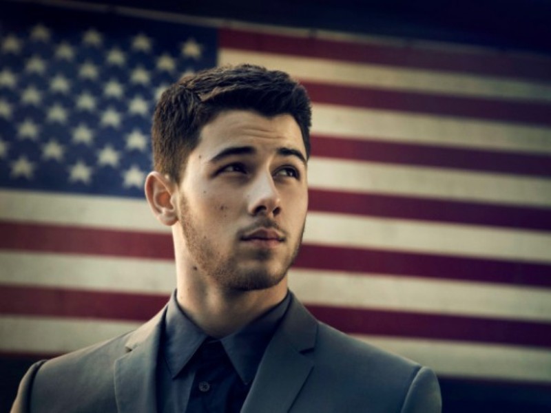 FOTO BETON | Nick Jonas e un bărbat adevărat !