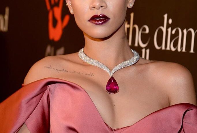VIDEO WOW | Rihanna a arătat și a cântat fabulos la Diamond Ball