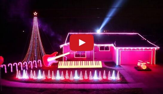 VIDEO OMG | Asta e cea mai tare casă de Crăciun. 100.000 de beculeţe se aprind în ritmuri SF