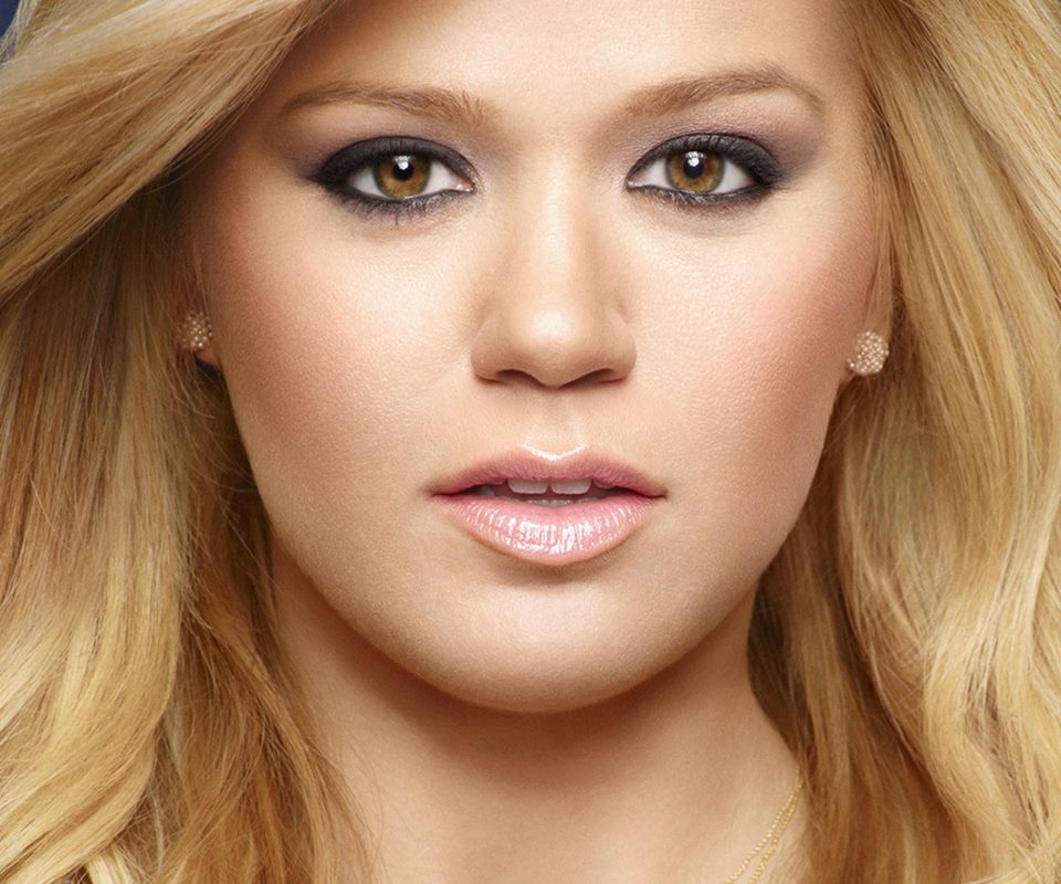 PIESĂ NOUĂ | Kelly Clarkson a lansat „Heartbeat Song