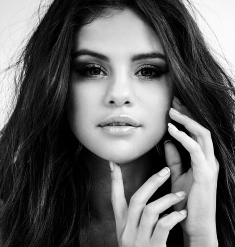 FRUMI | Selena Gomez s-a pozat cu toată lumea la Globurile de Aur!