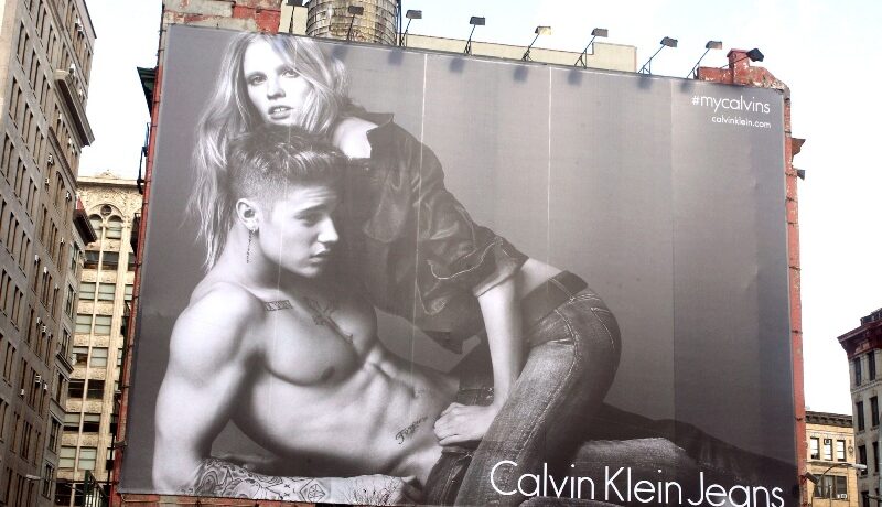 FOTO OMG | Bieber demonstrează că nu are penisul photoshopat în pictorialul Calvin Klein!