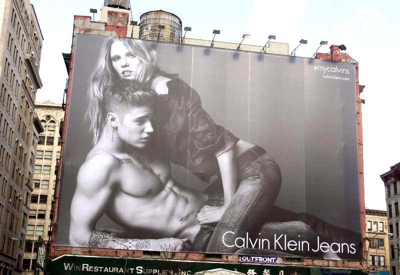 FOTO OMG | Bieber demonstrează că nu are penisul photoshopat în pictorialul Calvin Klein!