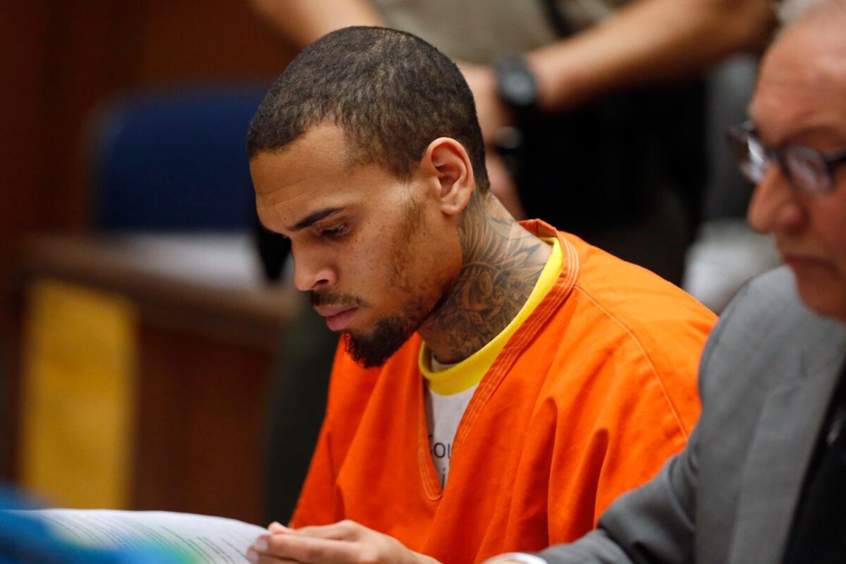 OMG! Chris Brown ar putea ajunge din nou la închisoare!