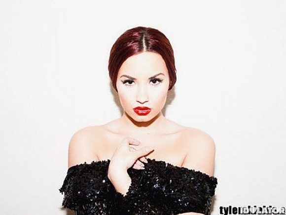 GALERIE FOTO | Demi Lovato adoră să fie fotografiată. Uite ce pictorial a făcut!