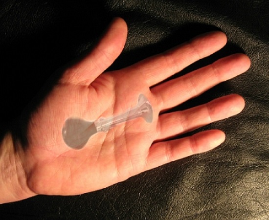 Premieră medicală! Un taximetrist și-a implantat un claxon în palmă pentru a-l folosi și ca pieton!