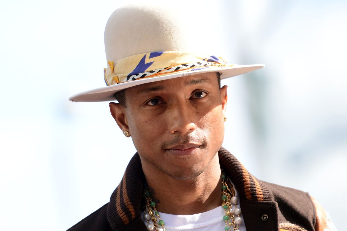 De ce stă Pharrell mereu în preajma femeilor? Ne spune chiar el!